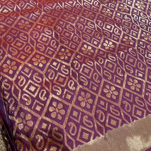 Banarasi silk sari in Onion Purple - Picture 3 of 11